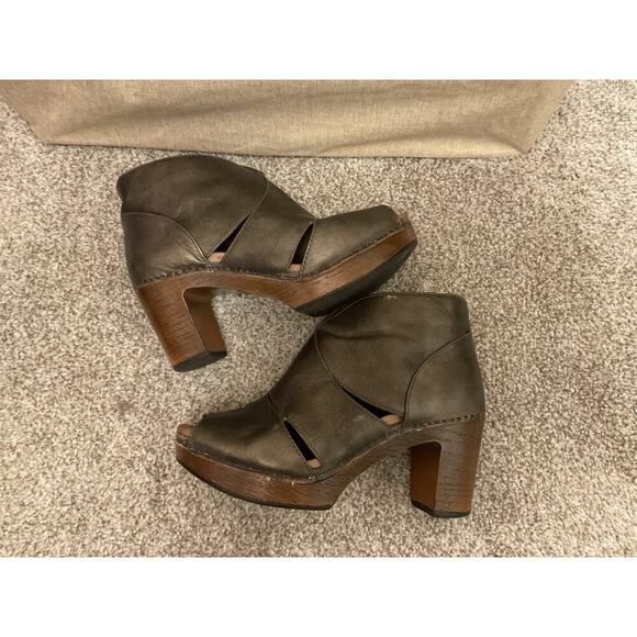 Dansko Women's Delphina Peep Toe Bootie in Aged Bronze Metallic, sz 37 - Picture 7 of 9